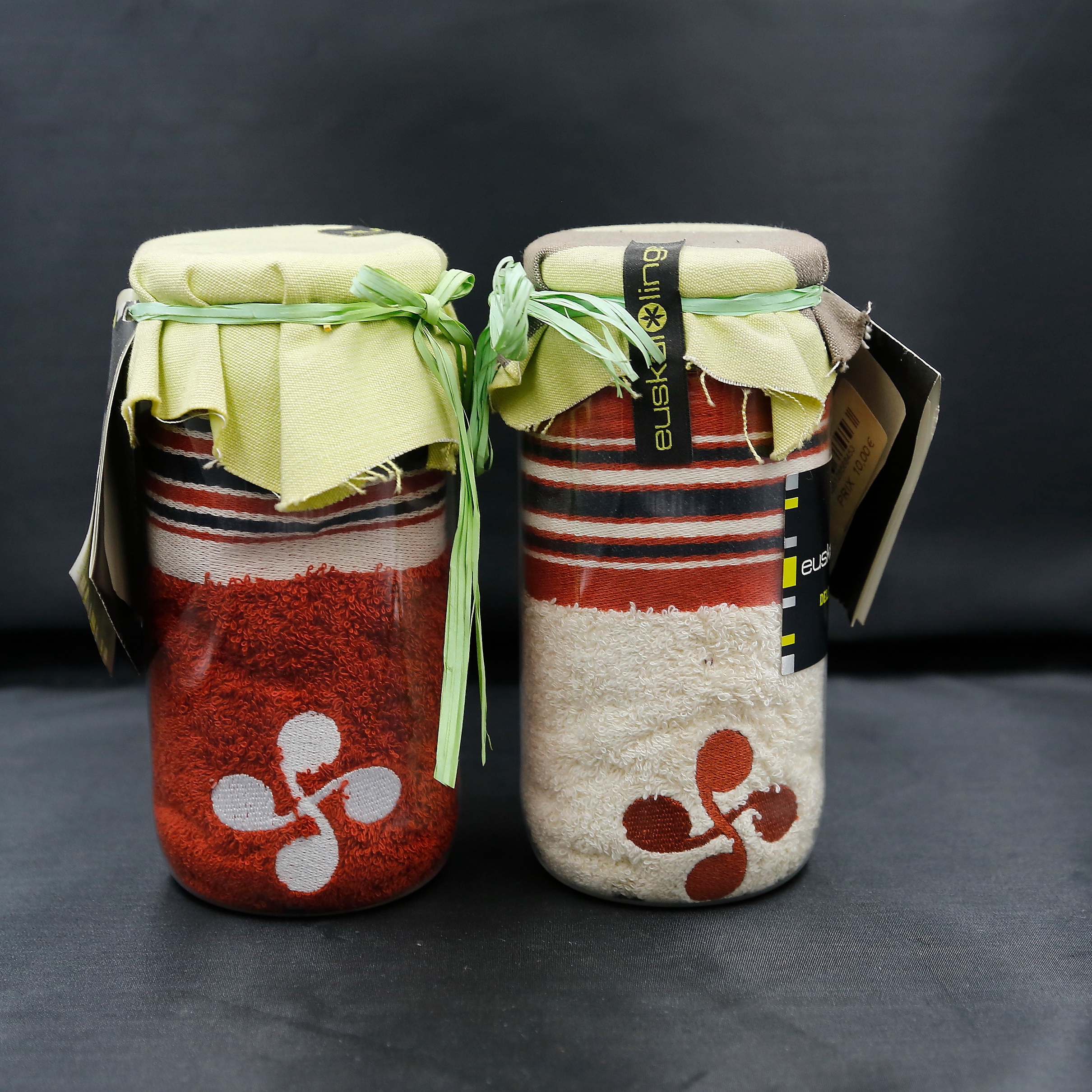 lote trapos rojo y beige en bote