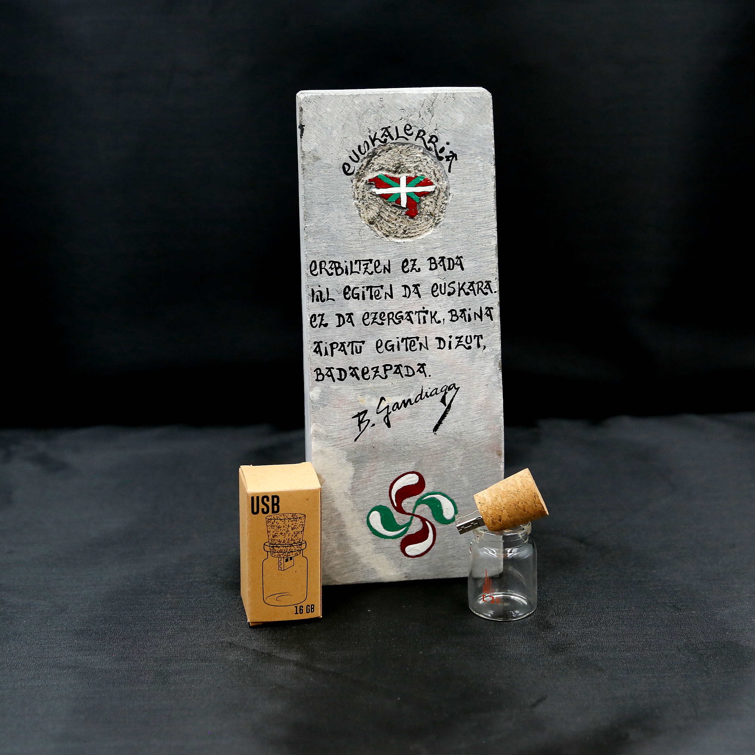 lote usb piedra rectangular texto B gandiaga