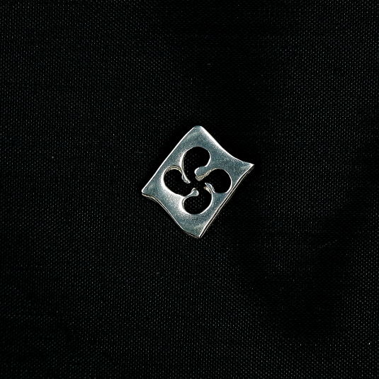 chapa plata rombo lauburu perforado