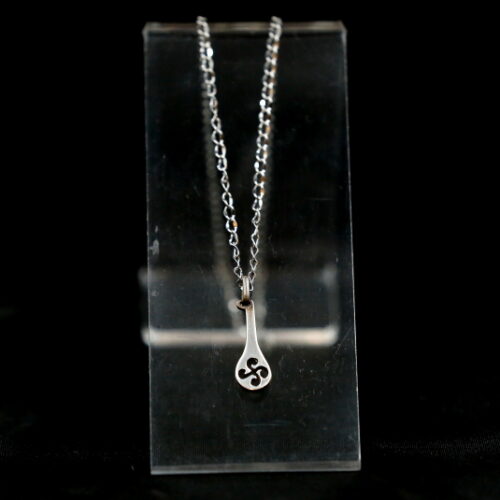 Colgante Lauburu perforado en pala con cadena