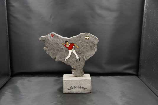 piedra mapa euskadi con pelotari